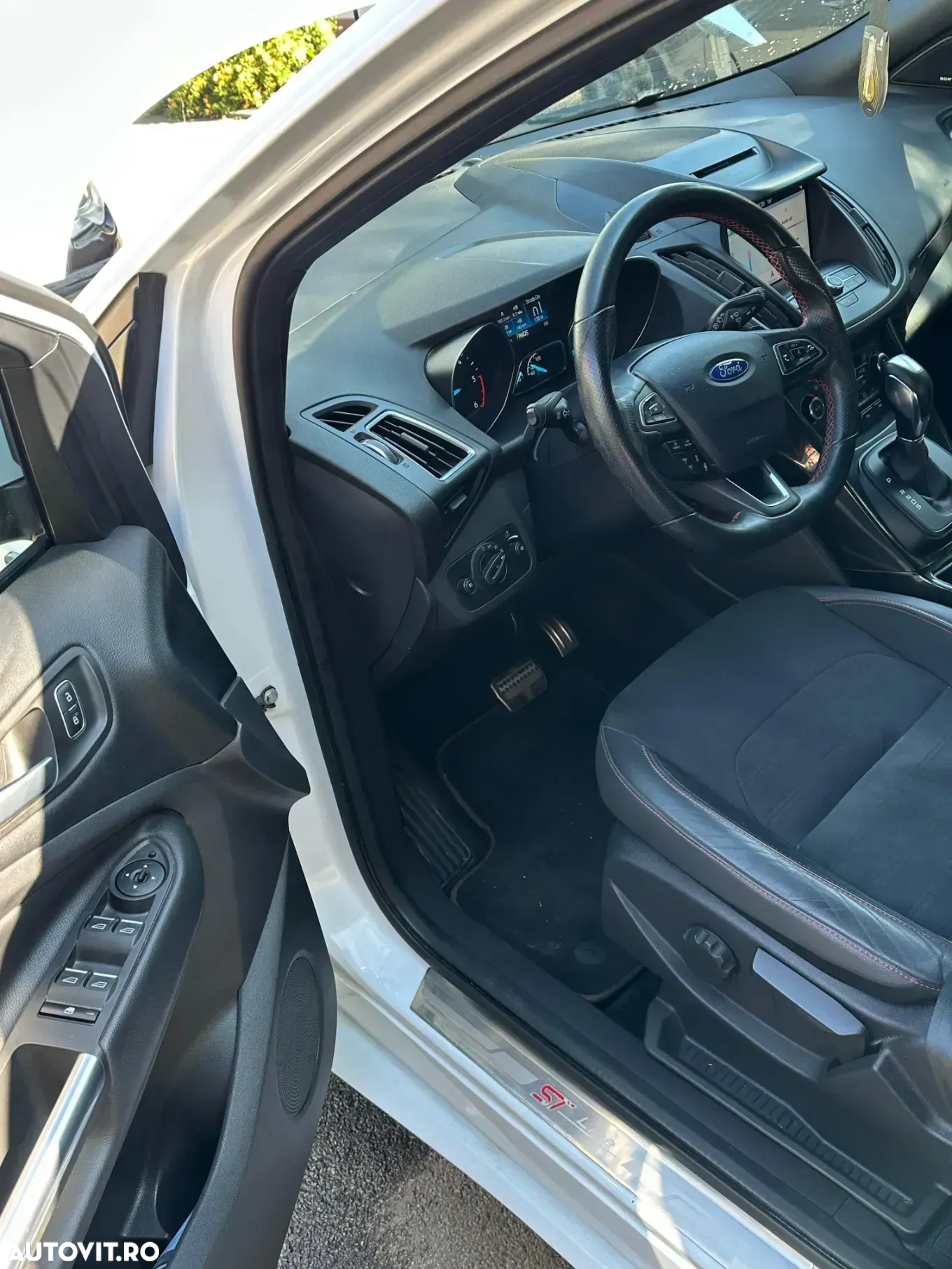 Ford Kuga - 4