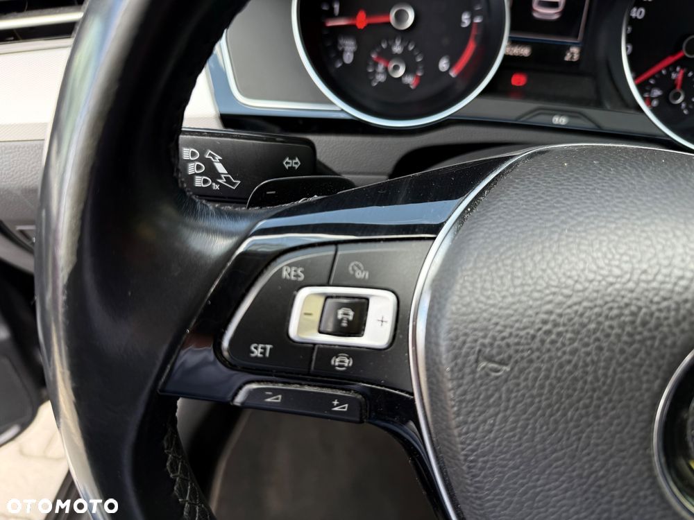 Volkswagen Passat 1.6 TDI SCR DSG Comfortline - 21
