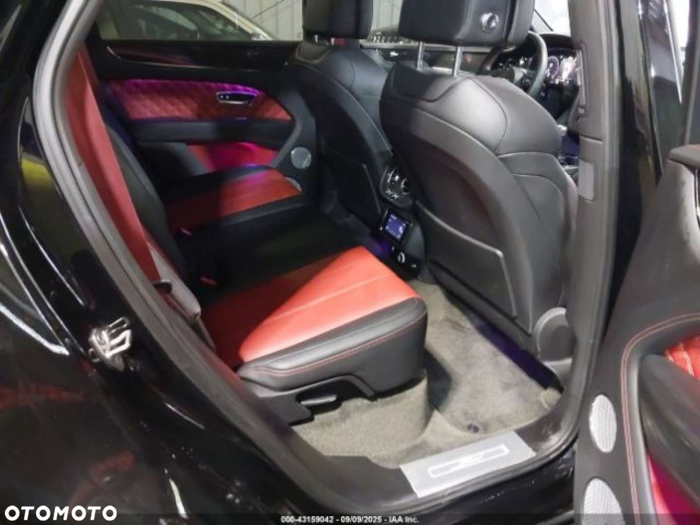 Bentley Bentayga - 2