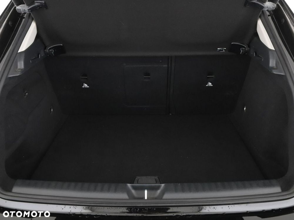Mercedes-Benz GLA 180 - 21