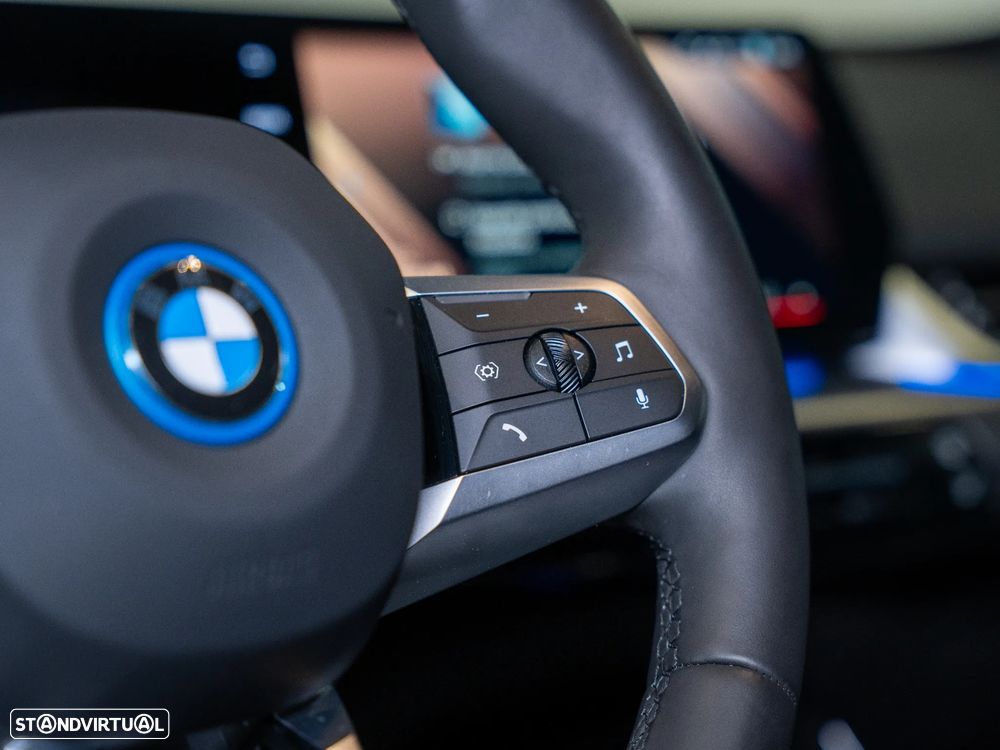 BMW iX1 eDrive20 Pack Desportivo M - 9