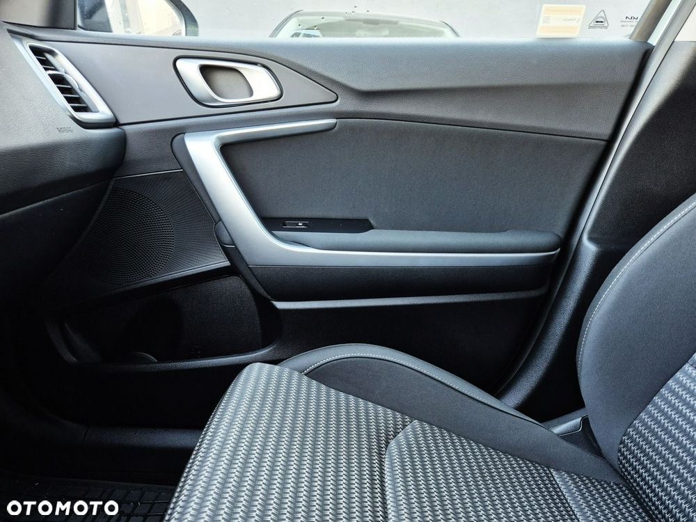 Kia Ceed 1.5 T-GDI M DCT - 35