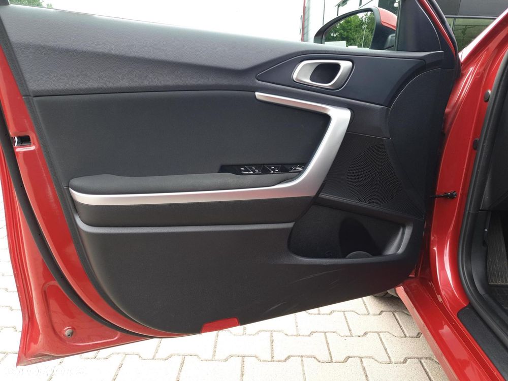 Kia Ceed - 10