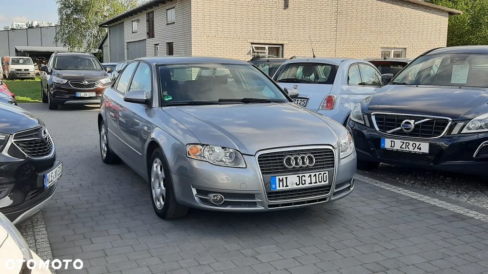 Audi A4 Limousine - 4