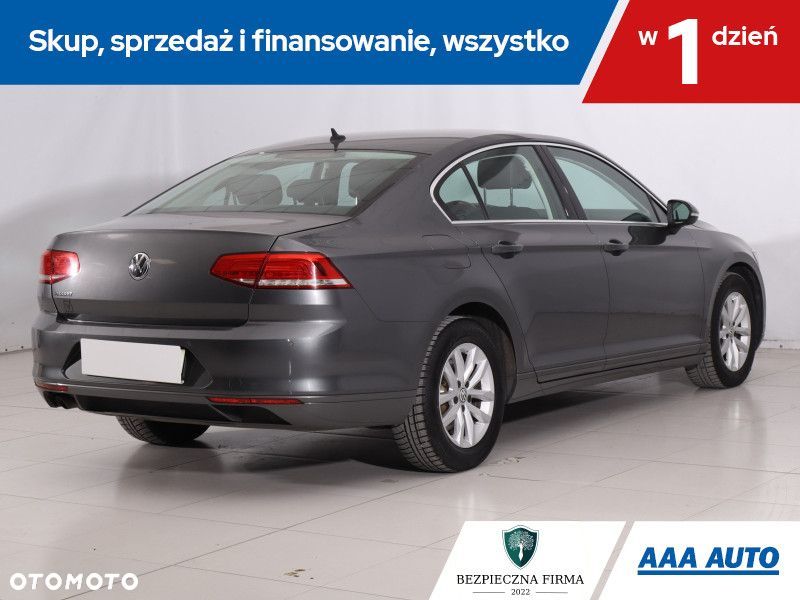 Volkswagen Passat - 7