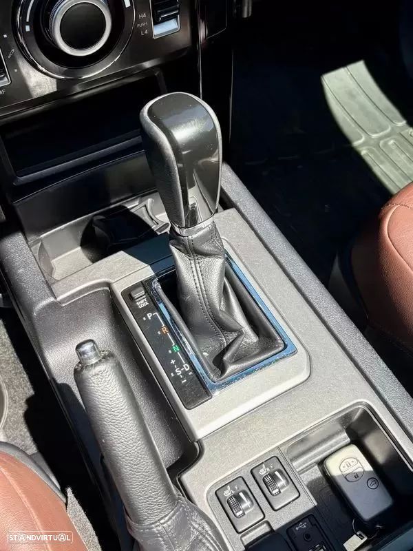 Toyota Land Cruiser - 22