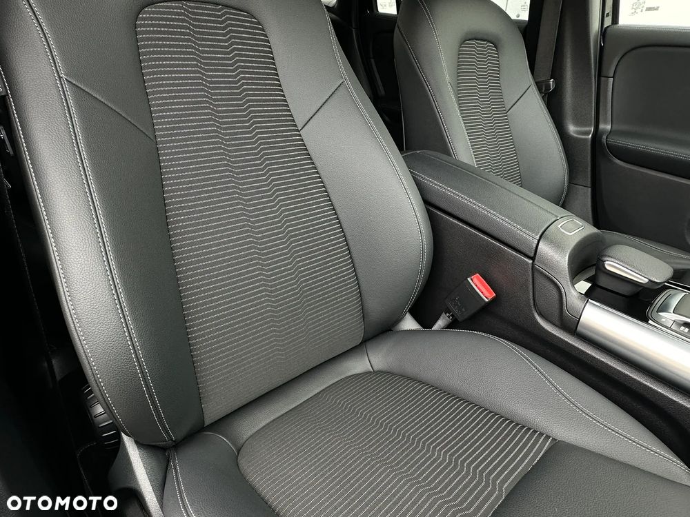 Mercedes-Benz GLA 200 4-Matic Progressive - 27