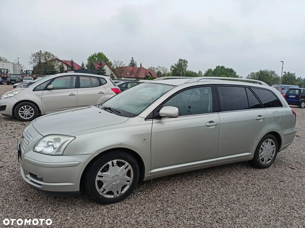 Toyota Avensis - 1
