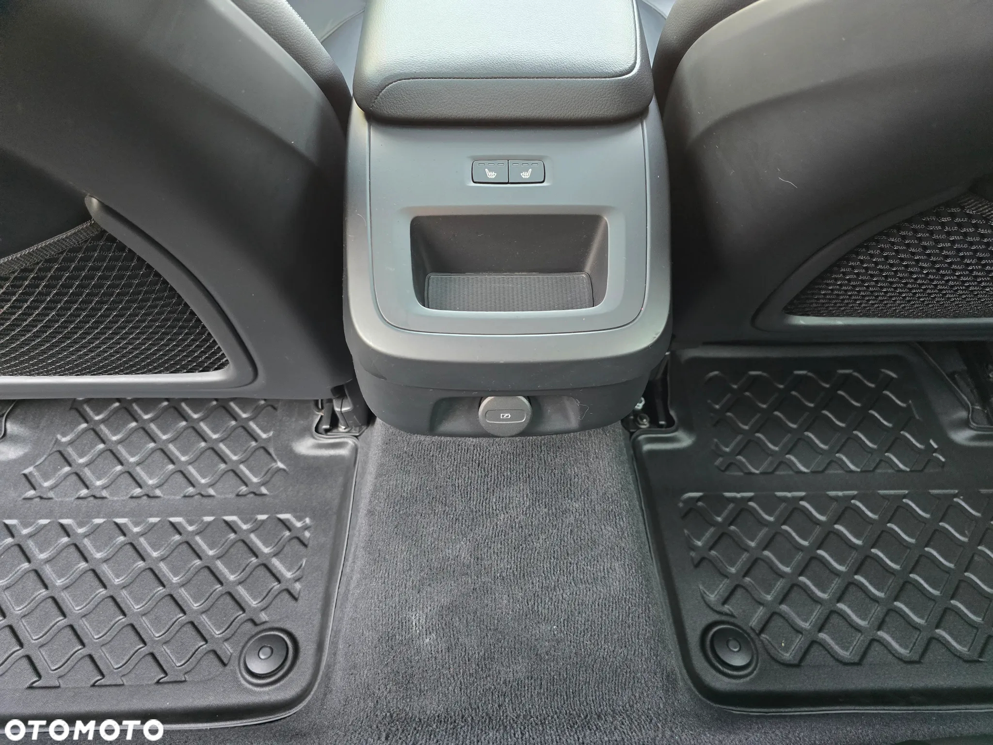 Volvo S60 T6 AWD Momentum Pro - 33