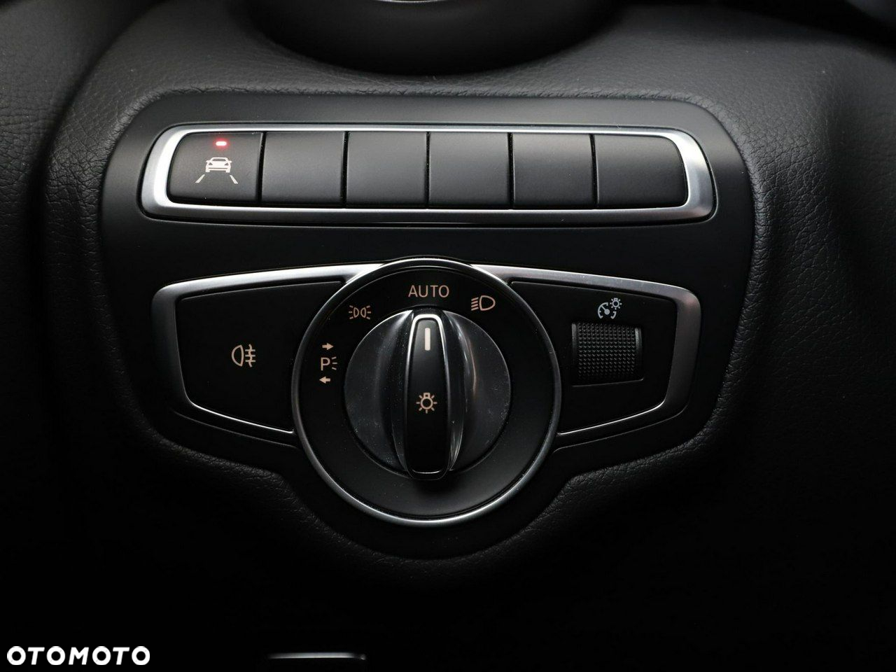 Mercedes-Benz Klasa C 300 d T 4Matic 9G-TRONIC AMG Line - 37