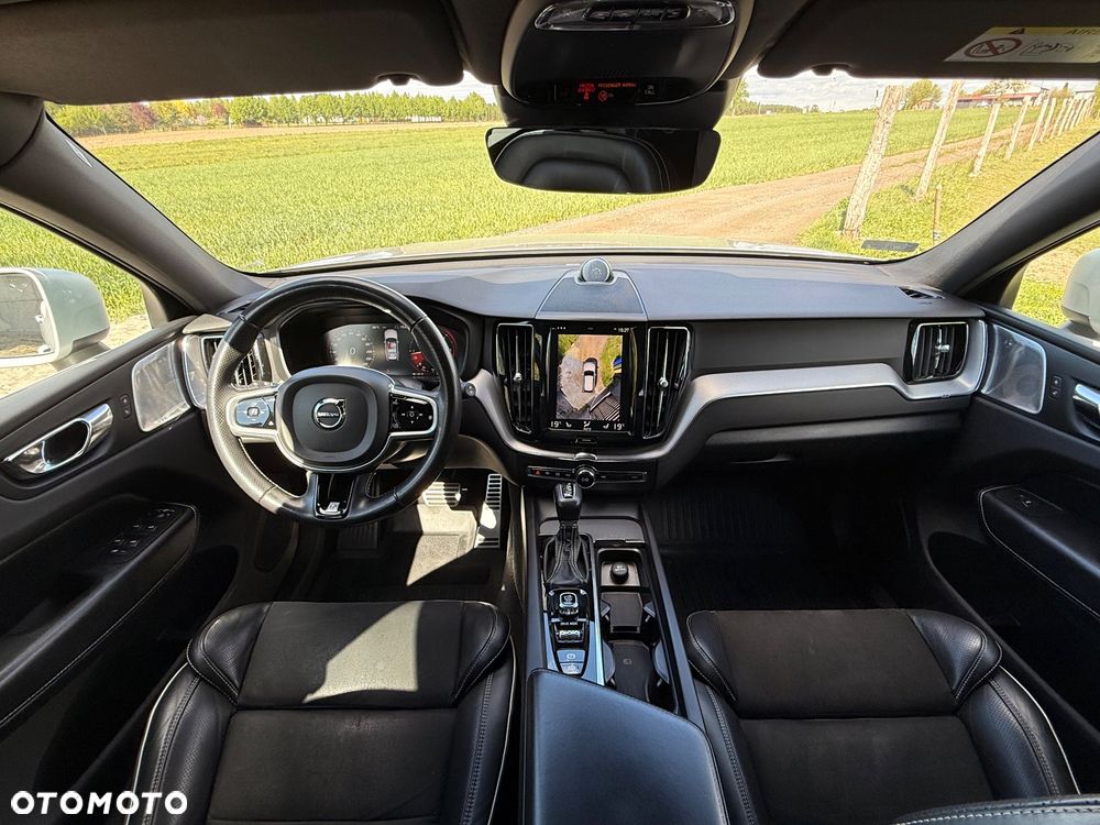Volvo XC 60 D5 AWD R-Design - 9
