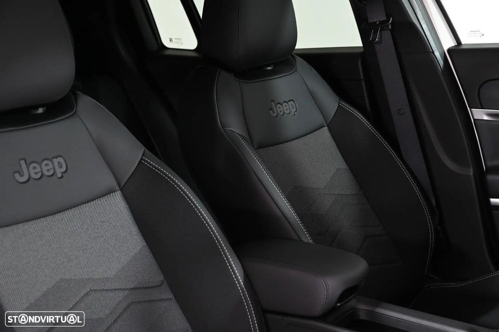 Jeep Avenger 1.2 e-Hybrid Summit DCT - 27