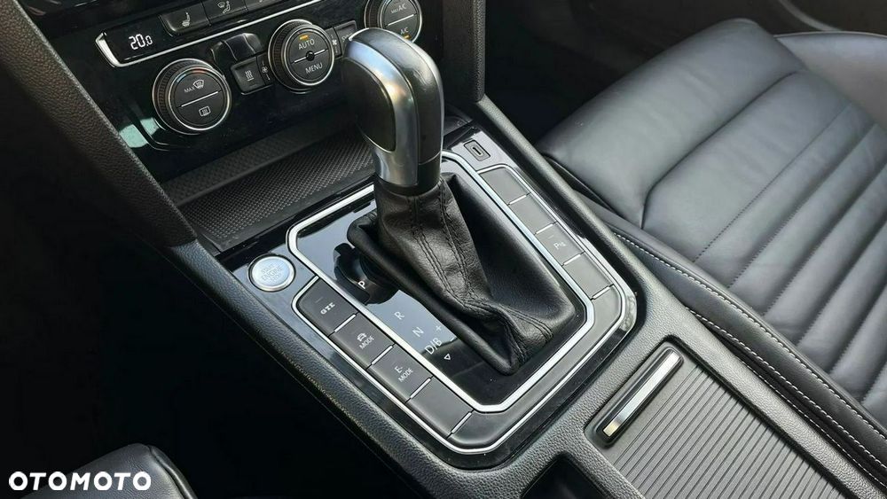 Volkswagen Passat - 25