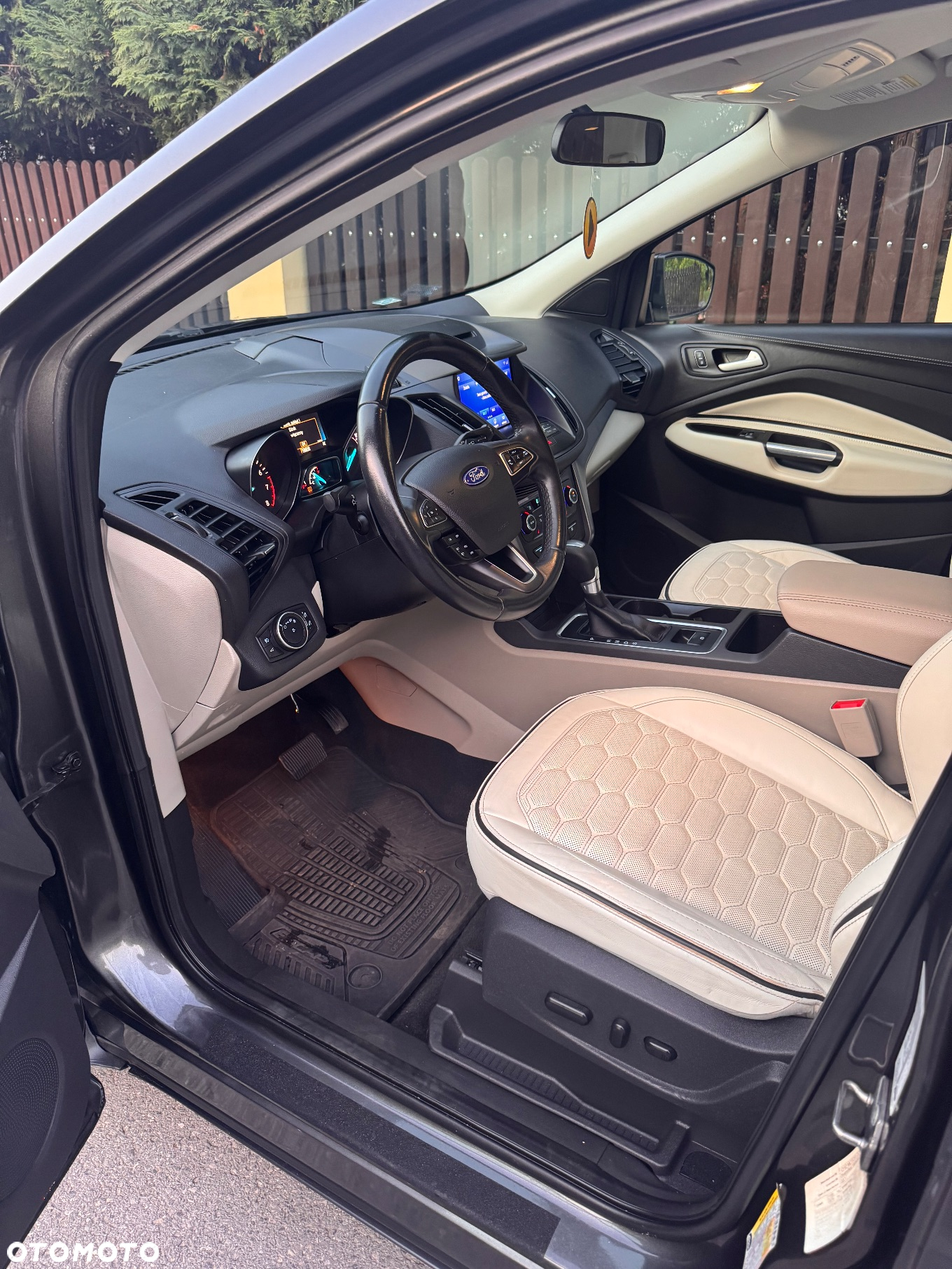 Ford Escape 2.0 EcoBoost AWD Titanium - 14