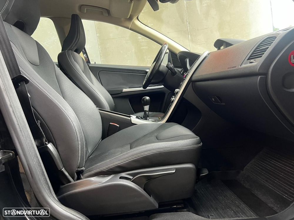 Volvo XC 60 D5 Momentum - 13