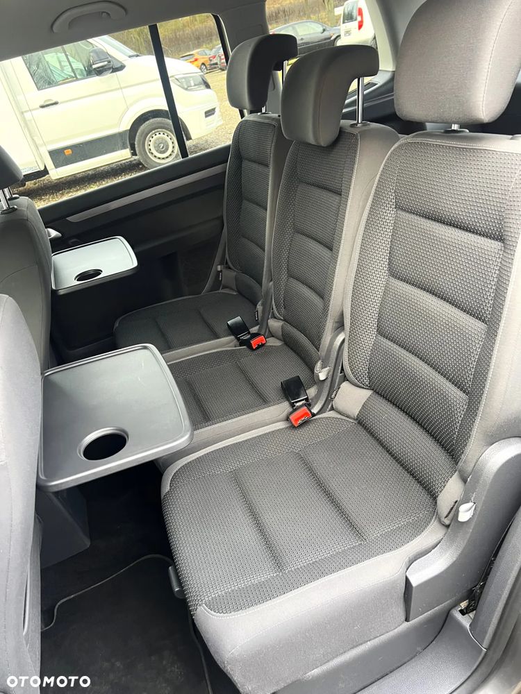 Volkswagen Touran - 5