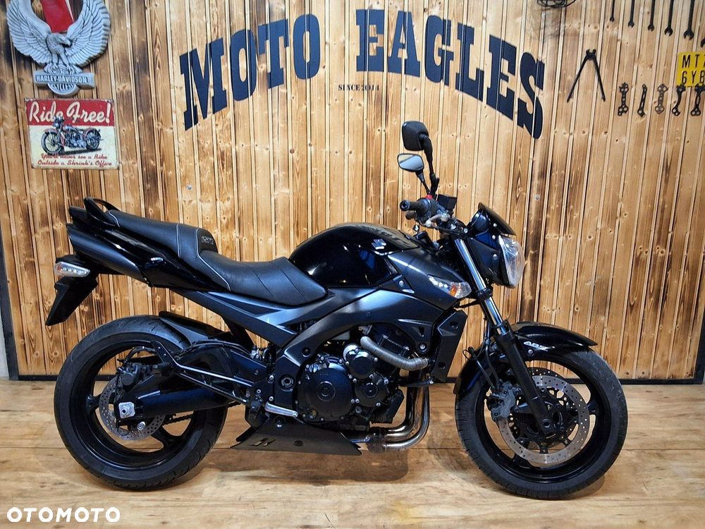 Suzuki GSR - 2
