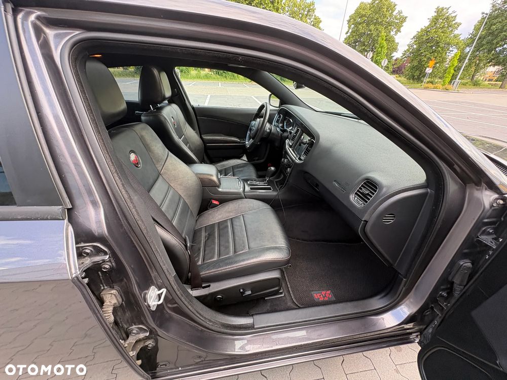 Dodge Charger 5.7 V8 RT - 23