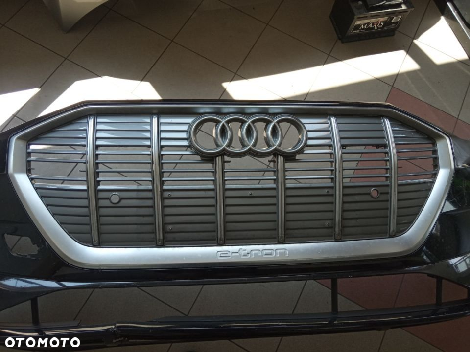 Audi w tron 4ke 18- zderzak przedni przód - 3