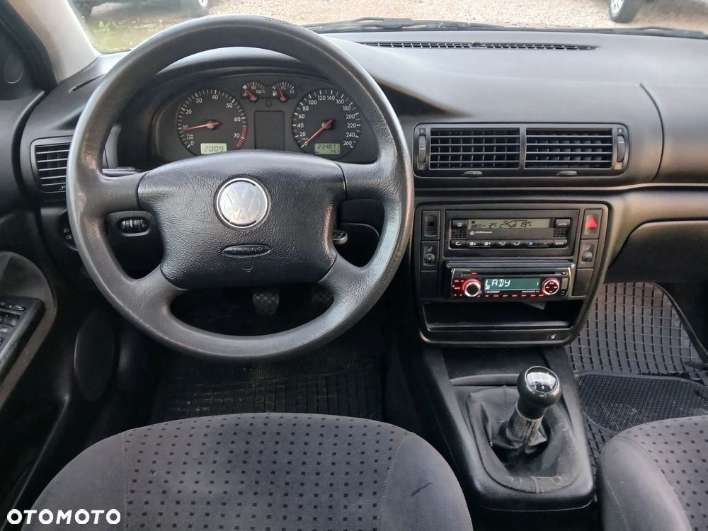 Volkswagen Passat 1.8 Comfortline - 21
