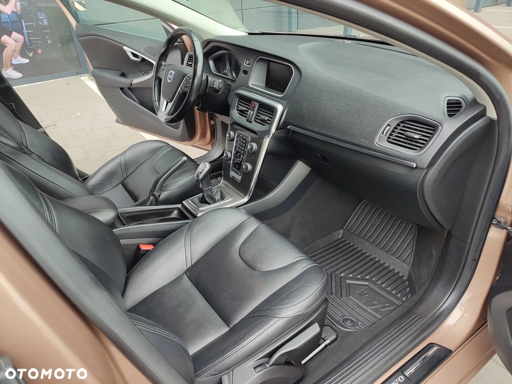 Volvo V40 T2 Summum - 27