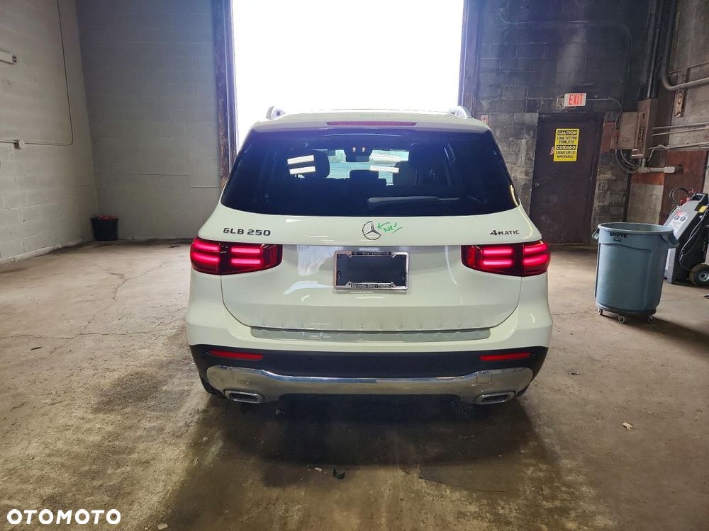 Mercedes-Benz GLB - 7