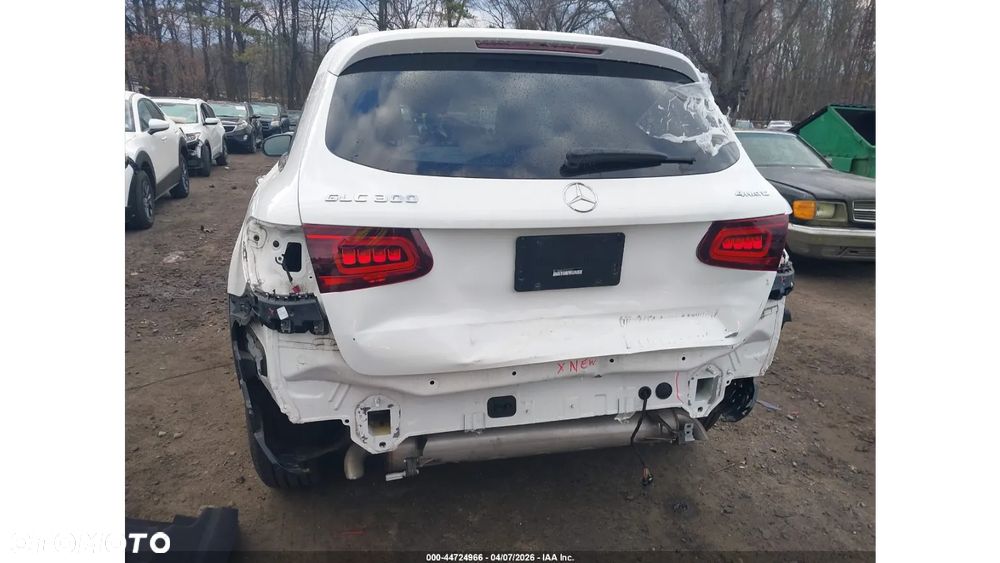 Mercedes-Benz GLC 300 4Matic 9G-TRONIC AMG Line - 8