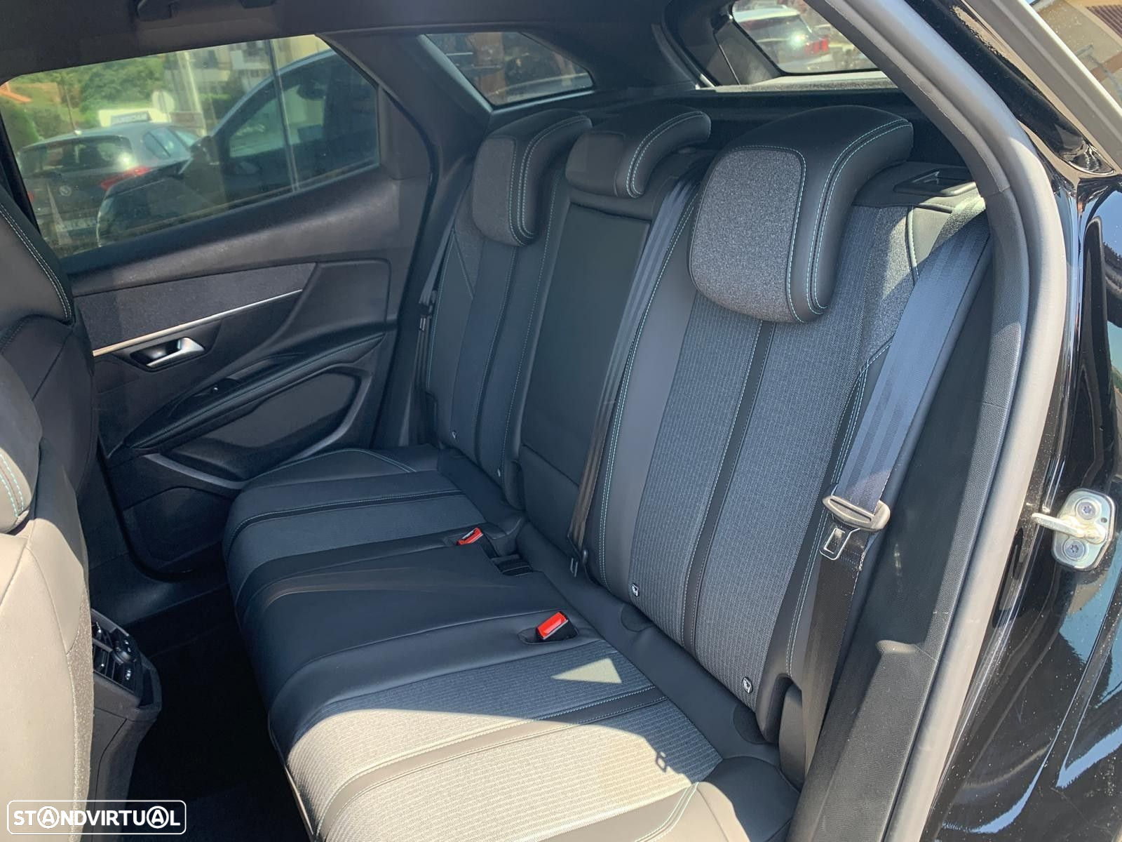 Peugeot 3008 1.5 BlueHDi Allure Pack EAT8 - 16