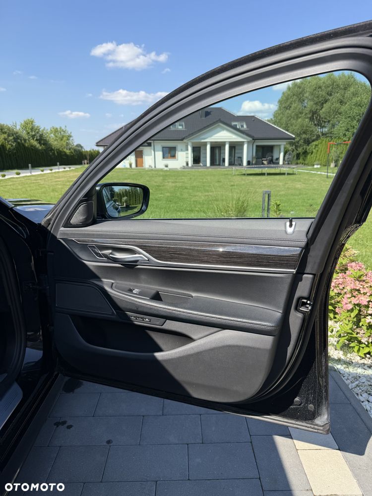 BMW Seria 7 730d xDrive mHEV sport - 33
