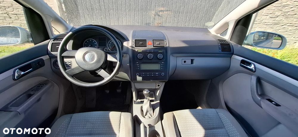 Volkswagen Touran - 16
