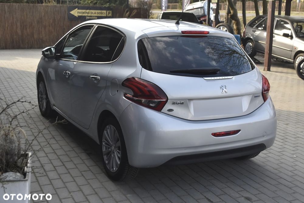 Peugeot 208 - 5