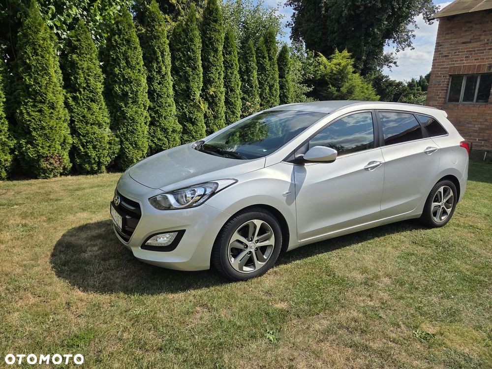 Hyundai i30 blue Kombi 1.4 Trend - 1