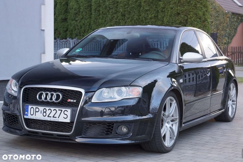 Audi RS4 Limousine - 4