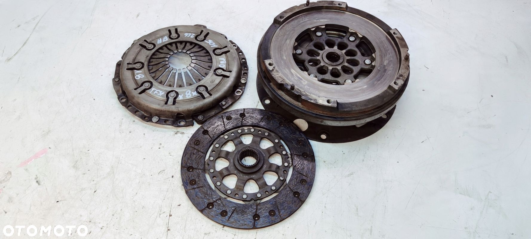 SPRZĘGŁO KOŁO DWUMAS AUDI A4 B8 A5 8T 1.8 TFSI 0B1105266AA *8* - 1