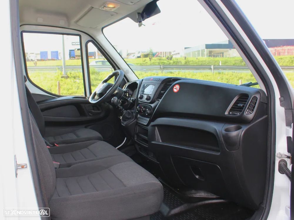 Iveco Daily Contentor com Plataforma Elevatoria e IVA - 18