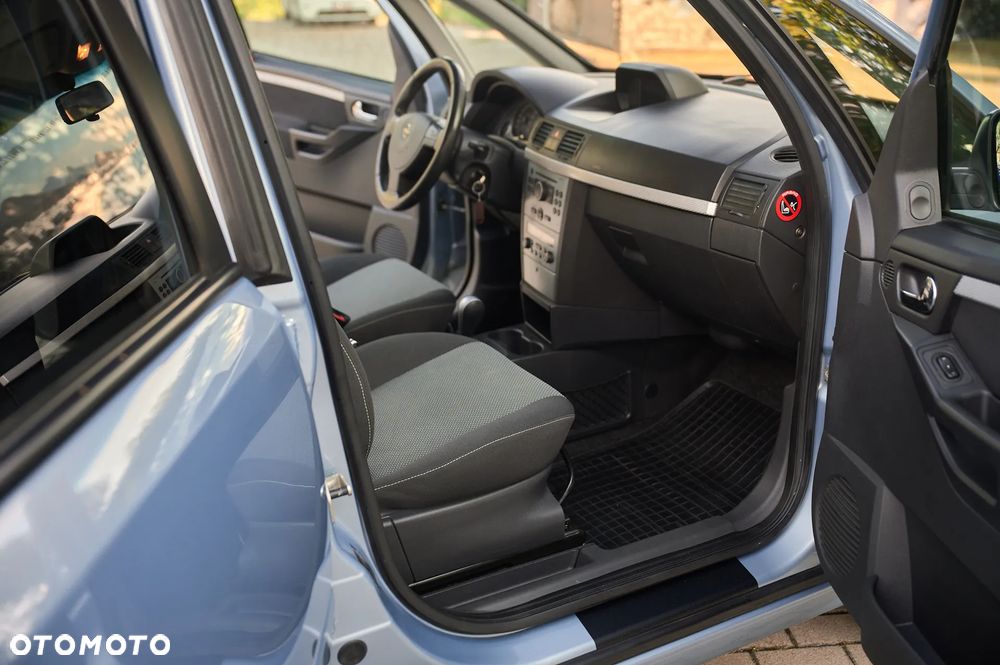 Opel Meriva 1.8 16V Essentia Easytronic - 30