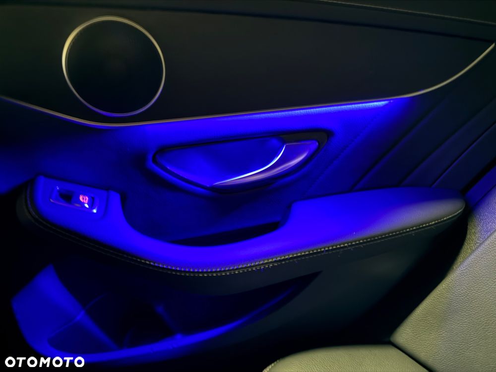 Mercedes-Benz Klasa C 300 d 4MATIC 9G-TRONIC - 38