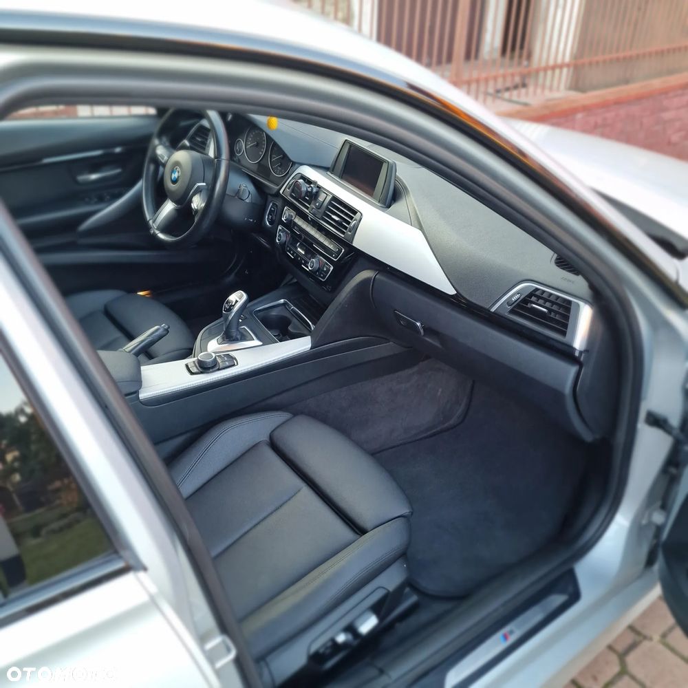 BMW Seria 3 330i xDrive M Sport - 13