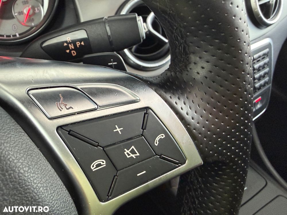 Mercedes-Benz CLA Shooting Brake 220 d 7G-DCT AMG Line - 11