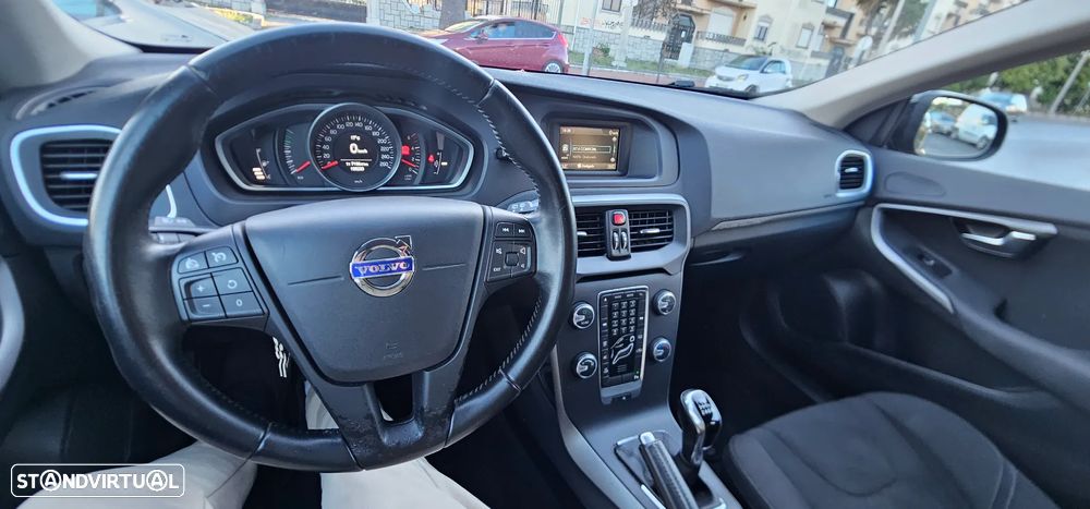 Volvo V40 2.0 D2 Momentum - 18
