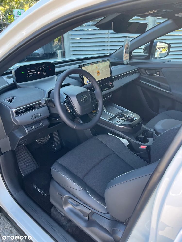 Toyota C-HR+ - 9