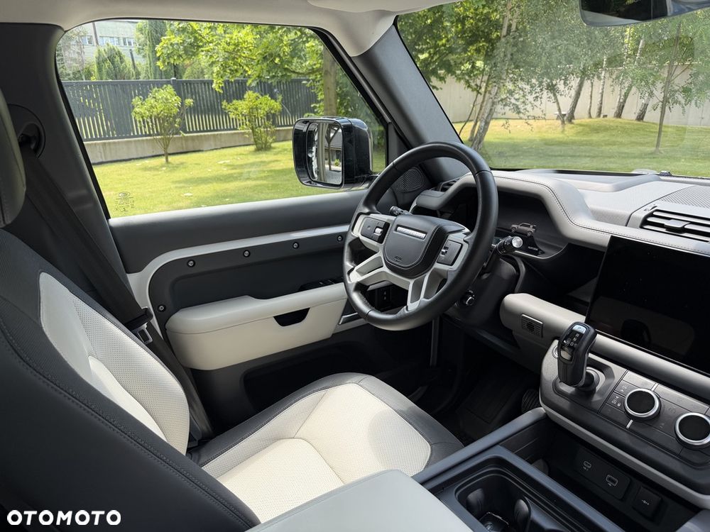 Land Rover Defender 3.0 D300 mHEV X-Dynamic HSE - 37