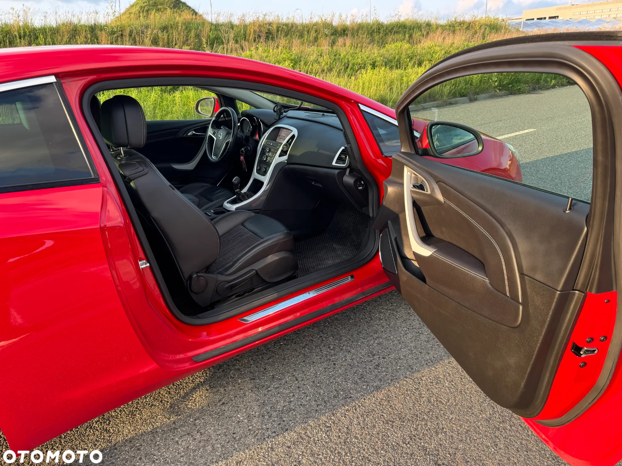 Opel Astra IV GTC 1.6 T Sport - 16