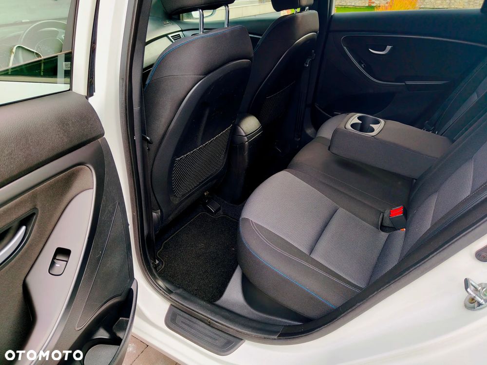 Hyundai i30 blue 1.6 GDI Passion - 10