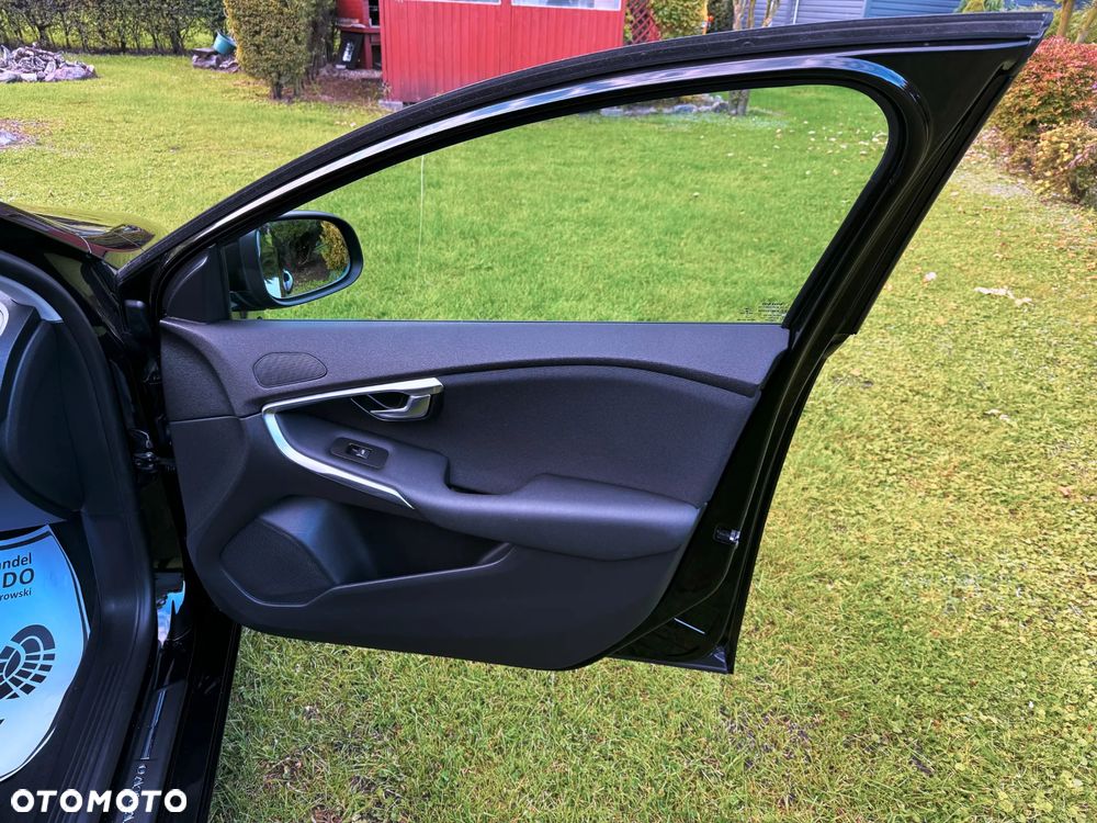 Volvo V40 D2 Drive-E Momentum - 36