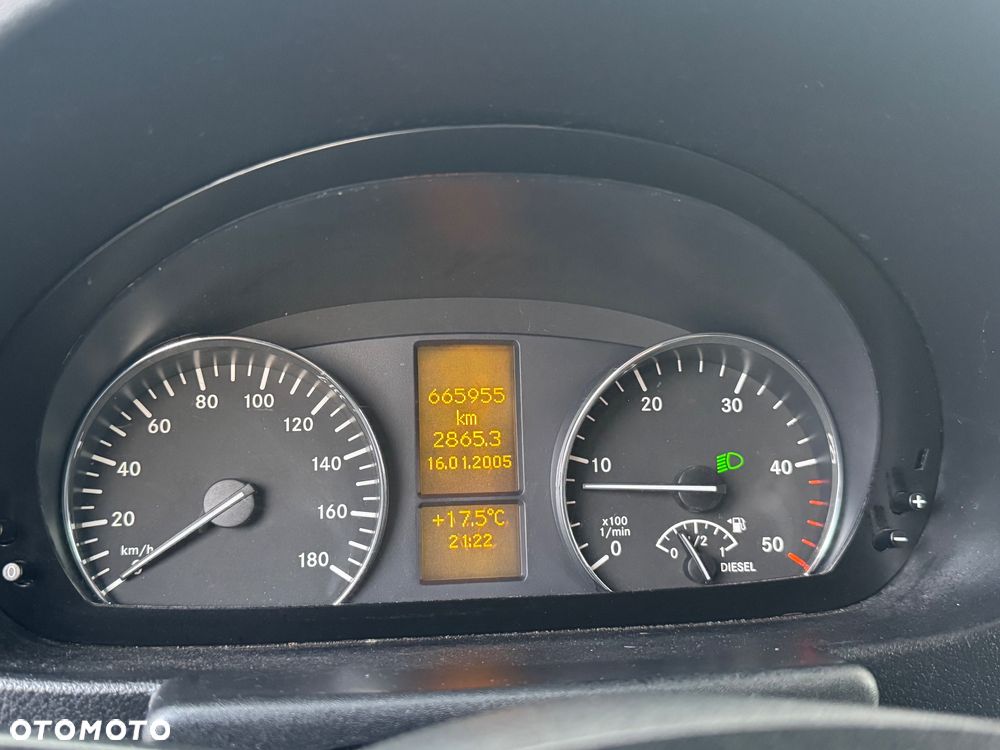 Mercedes-Benz Sprinter - 16