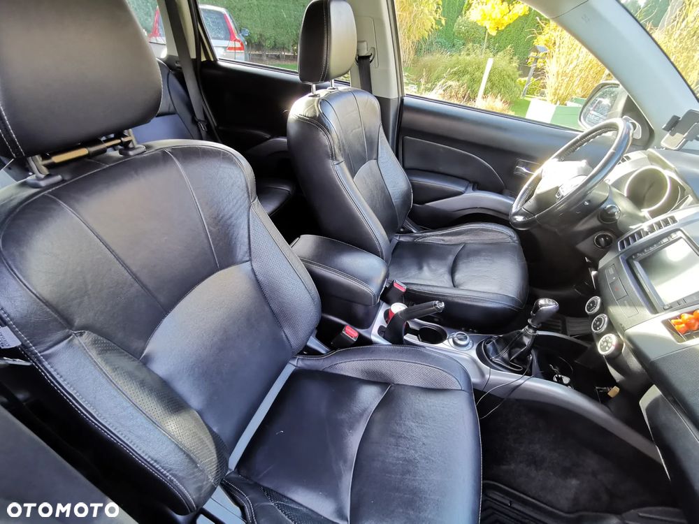 Mitsubishi Outlander 2.2 DI-D 4WD Intense - 11