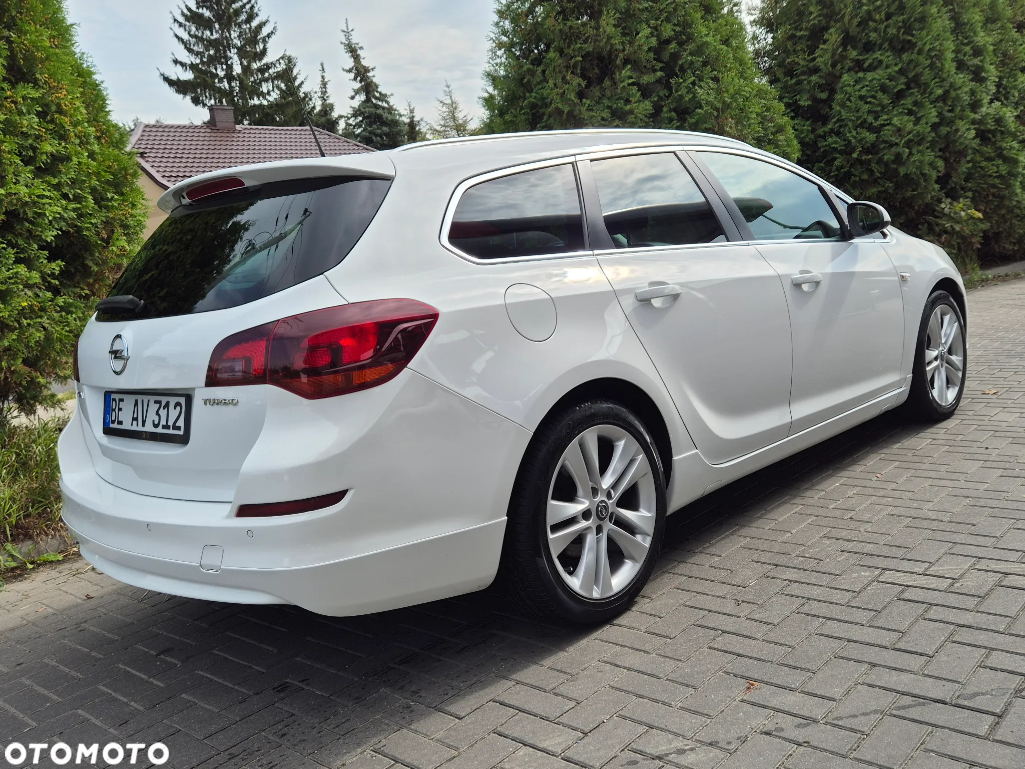 Opel Astra 1.6 Turbo Caravan Cosmo - 12