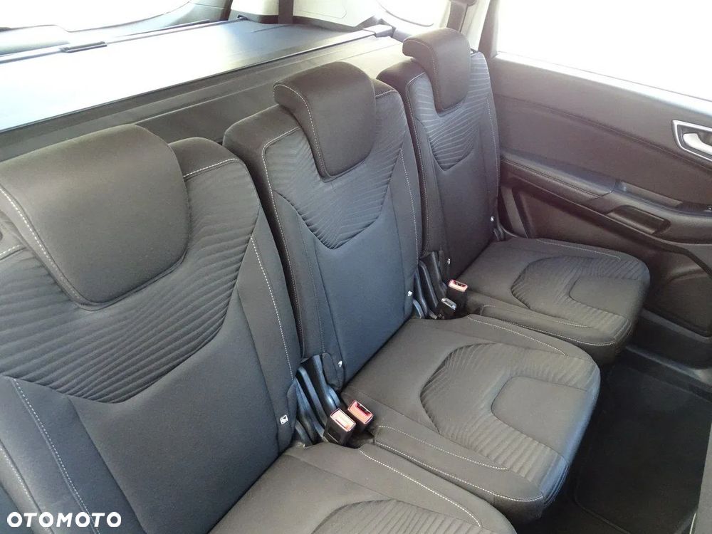 Ford S-Max - 32
