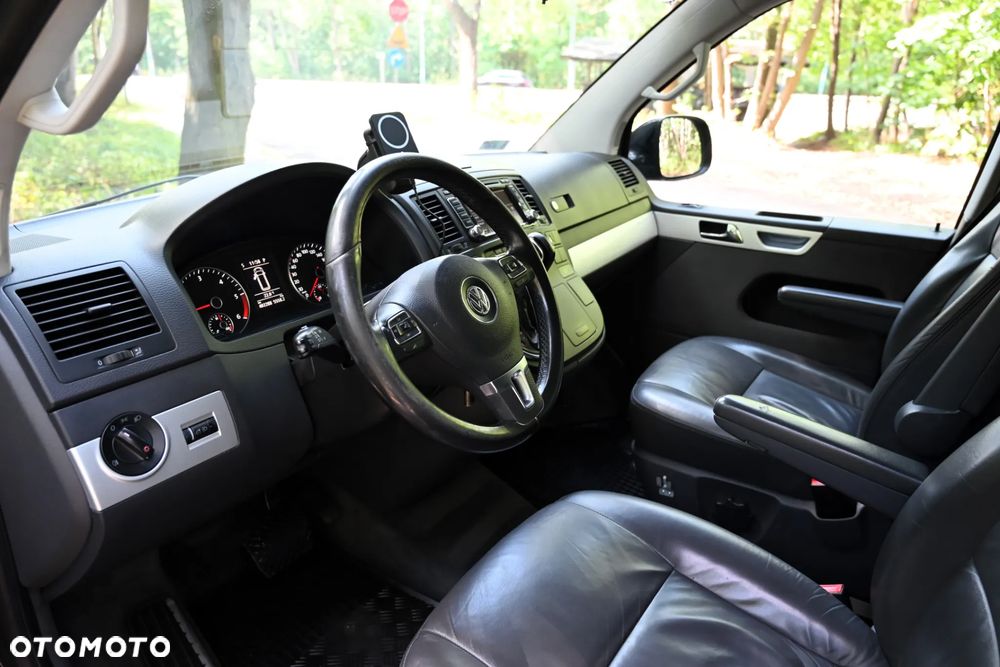 Volkswagen Multivan - 25
